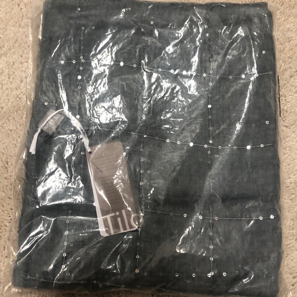 NWT Tilo twilight scarf, gray with sequins